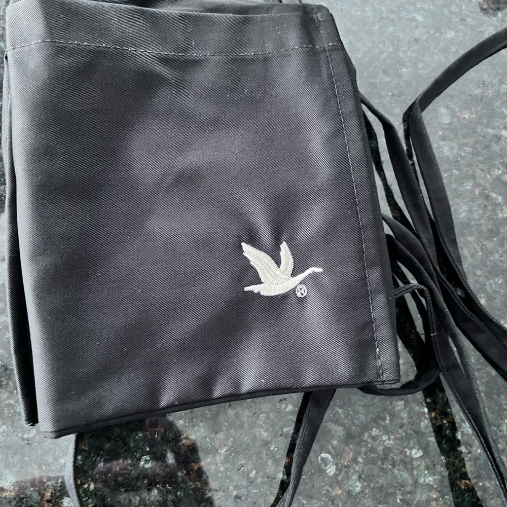 RARE NEW Black Apron with GOOSE Bird Logo 3 POCKETS NEW ❤️ "WAWA"